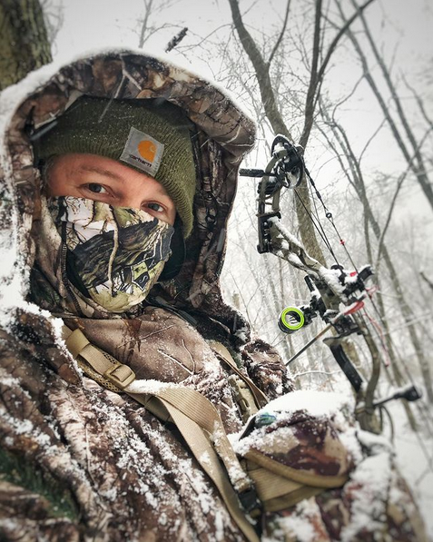 Insulated IWOM XT Hunting Suit | Traps in your body heat and scent acting like a naturally heated hunting jacket. Realtree camo for archery seaon that acts like a heater when containing your body heat.