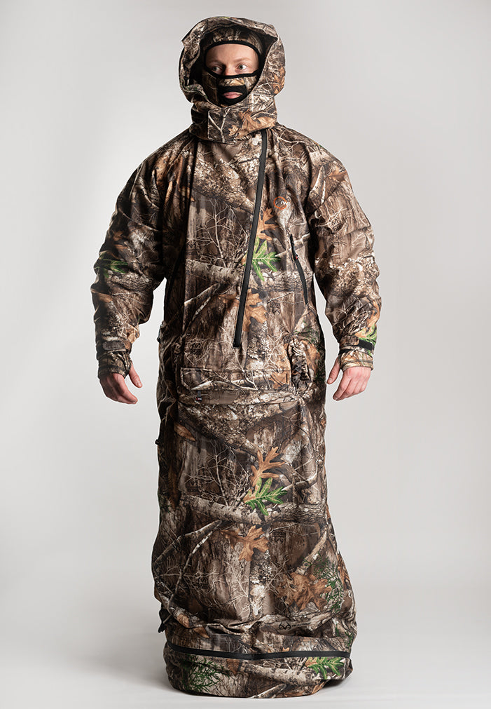 Hunter wearing the IWOM HeatLoc Pro Extreme in full-body mode while sitting in a tree stand