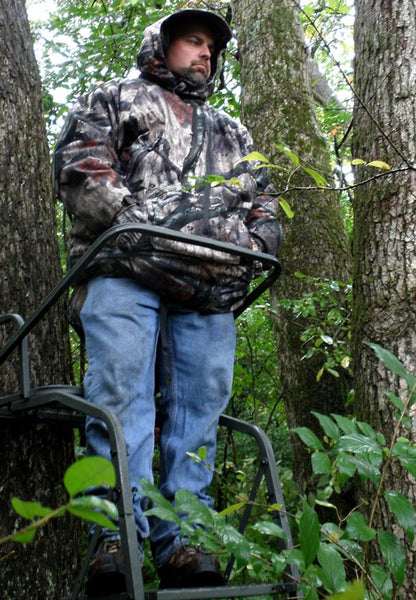 IWOM Stalker XT Hunting Suit in Mossy Oak Treestand | Jacket mode in treestand